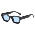 Gafas de sol cuadradas retro con montura negra gruesa y lentes de color azul claro - Montura Negra Lentes Azules