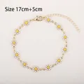 Chic white daisy flower bracelet with golden lobster clasp and adjustable 17+5cm chain - White Daisy (Gold Tone)