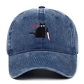 Blaue gewaschene Denim Baseballkappe mit gestickter schwarzer Katze und WHAT? Schriftzug - Verstellbar / Marineblau