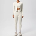 Dreiteiliges cremeweißes Yoga-Set mit High-Waist-Leggings und Details zur Zipper-Jacke - Helles Elfenbein
