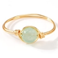 Anello artigianale avvolto in filo d'oro con pietra naturale verde tonda gemma - Verde Chiaro (Avventurina)