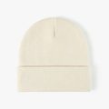 Classico berretto in maglia bianco crema con risvolto per il calore invernale - Beige