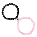 Détail de bracelets magnétiques pour couple noirs et roses avec fermoir aimanté en cœur - Quartz rose et perles de verre noires