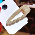 Dettaglio del fermaglio dorato a goccia con strass bianchi su cartoncino da esposizione - Clip a becco d'anatra da 6cm / Oro