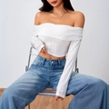 Witte off-shoulder kanten crop top met lange mouwen en opengewerkte textuur voor dames - S / Wit