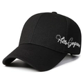 Schwarze Baseballkappe mit weißer Hello Gorgeous Stickerei auf der Seite - Schwarz (Weiße Stickerei)