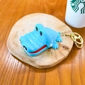 Giocattolo coccodrillo blu in plastica con portachiavi in metallo dorato attaccato - Dinosauro Blu
