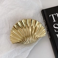 Elegante pinza para el pelo en forma de concha dorada con textura radial brillante - Dorado Grande