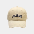 Dettaglio del ricamo Colorado su cappellino in cotone spazzolato beige con visiera curva - Regolabile / Beige