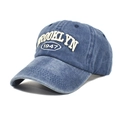 Detalle de bordado 3D Brooklyn 1947 en gorra de béisbol de tela vaquera lavada - M (56-58cm) / Azul marino