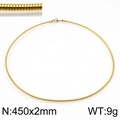 Collana a catena serpente placcata oro 18K con vista dettagliata sulla trama metallica - Collana Sottile A Catena A Serpente Dorata (KN107121-Z)