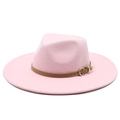 Détail d'un chapeau fedora en laine rose clair avec ruban en cuir et boucle dorée - M (56-58cm) / Rose