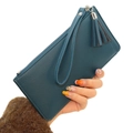 Portafoglio lungo da donna in pelle martellata verde scuro con nappa e cinturino - Blu