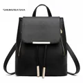Sac à dos mode en similicuir noir pour femme avec détails dorés et fermeture à cordon - Noir