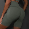 Gros plan d'un short de yoga sans couture taille haute montrant la texture galbante - S / Bas / Gris foncé
