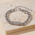 Minimalistisches silbernes Gliederketten-Armband mit polierter Metallplatte und Karabinerverschluss - Polierte Metallplatte / Silber