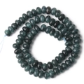 Primer plano de cuentas de piedra azul-verde tipo rondelle para joyería DIY y collares - Jade Teñido Azul Profundo Ábaco