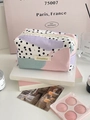 Dettaglio della borsa organizer in tela artistica con blocchi di colori pastello e pois - Patchwork a Pois