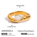 Gepolijste gouden roestvrijstalen ring met onregelmatige vorm en peervormige edelsteen - US 6 (1.66cm) / Peer Geslepen Zirkonia Gegolfde Gouden Ring (JDR0305025-6)