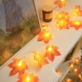 Ahornblatt Lichterkette mit orangen Blättern und warmen LEDs für die Herbstdekoration - 2m 10LED Dauerlicht Batterietyp / Sonnenuntergangsrot - Ahornblatt