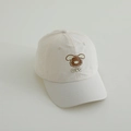 Detail van lasergesneden gaten en hond-patch op ademende sneldrogende kinderpet - 52-54cm (3-8 Jaar) / Beige