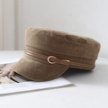 Dettaglio cappello baker boy in pelle scamosciata marrone con fibbia in pelle - M(56-58cm) / Cachi