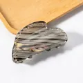 Elegant heart-shaped hair claw clip in grey marble acetate with shimmering rhinestones - Ink Painting