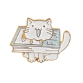 Emaille pin van een witte kat op een blauw FISH boek met gouden metalen randen - Kat En Vis (CC1668)