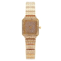 Montre dorée élégante pour femme avec cadran carré ornée de strass et cristaux brillants - Doré