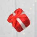 Décoration cadeau en feutre de laine rouge fait main avec ruban pour sapin de Noël - Boîte Cadeau / Rouge