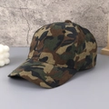 Dettaglio del berretto camouflage in velluto a coste con trama a rilievo e visiera - M (56-58cm) / Mimetico Blu Navy Marrone Rossastro