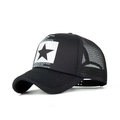 Schwarze Trucker-Cap mit weißem Fünf-Sterne-Druck und atmungsaktivem Mesh-Rücken - Schwarz Weiß