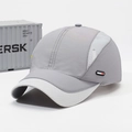 Gorra deportiva gris claro transpirable con paneles de malla y etiqueta de goma lateral - Ajustable / Gris claro