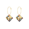 Golden ring earrings with square tortoise resin charms and central pearl floral detail - Gold Coffee