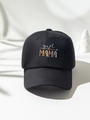 Dettaglio del ricamo girl MAMA su cappello da baseball nero con inserti maculati - Cappellino Da Baseball Mama Stampato In Gcrl - Nero / Taglia unica