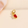 Macro d'un pendentif ananas en or avec zircon rouge pour la création de bijoux DIY - Zircon Rouge