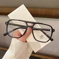 Vista dettagliata della montatura vintage a doppio ponte con lenti anti-luce blu e UV400 - Nero opaco