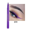 Détail de l'eyeliner liquide violet imperméable 07 sur l'applicateur et le maquillage - 07# Violet