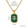 Détail du collier en acier doré 18 carats avec pendentif zodiaque en malachite verte - Sagittaire