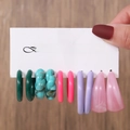 Macro de 5 paires de boucles d'oreilles créoles colorées en résine sur carte bijoux - E0033-3/Lot de 5 Paires/Vert Rose Violet Multi