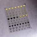 Reliefierte Herz-Nagelsticker M-069 in Gold und Schwarz auf lila strukturiertem Grund - M069 Gold / Gold