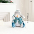 Pluche sneeuwpop met blauwe gebreide muts en sjaal, 23cm kerstversiering ornament - Blauwe Zittende Sneeuwpop