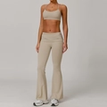 Ensemble de yoga kaki avec brassière à fines bretelles et legging évasé taille haute - S / Ensemble Brassière et Pantalon Évasé Couleur Lin