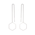 Boucles d'oreilles pendantes argentées avec pendentifs hexagonaux et chaînette fine - Style Hexagone (10896)