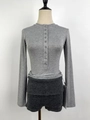 Maglia Henley a maniche lunghe grigio chiaro con pantaloncini in maglia grigio scuro donna - S / Pantaloncini Grigi