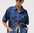Completo due pezzi da donna in denim blu con camicia a maniche corte e pantaloncini con coulisse - S / Camicia Blu Scuro