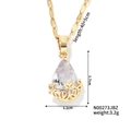 Vue détaillée du pendentif larme en zircon avec base florale ajourée plaquée or - Or & Transparent