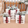Set de 3 cajas de regalo de madera blancas con lazos de cuadros y piñas para Navidad - Juego de 3 (Sin Luz)
