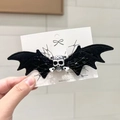 Pinza para el pelo de murciélago para Halloween con calavera blanca y telarañas plateadas - Estilo Pirata