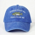 Blaue Cap aus gewaschener Baumwolle mit Women Want Me Fish Fear Me Bestickung - Königsblau
